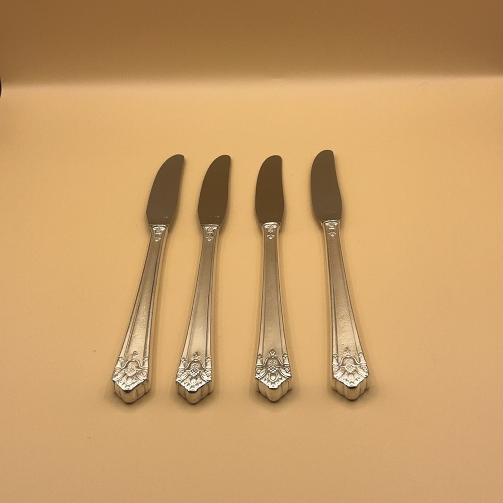 1847 Rogers Bros (IS) Her Majesty - Four Modern Hollow Knife - Grill #1